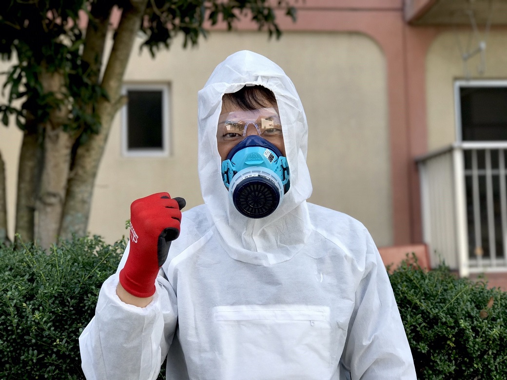 駆除には防護服は必須